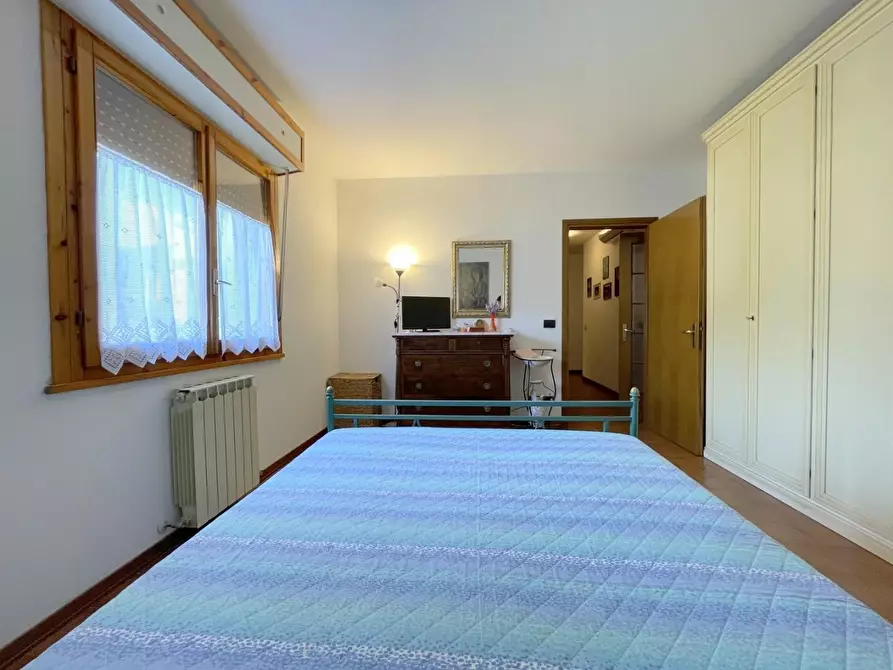 Immagine 17 di Appartamento in vendita  a Camaiore