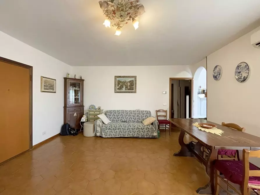 Immagine 3 di Appartamento in vendita  a Camaiore