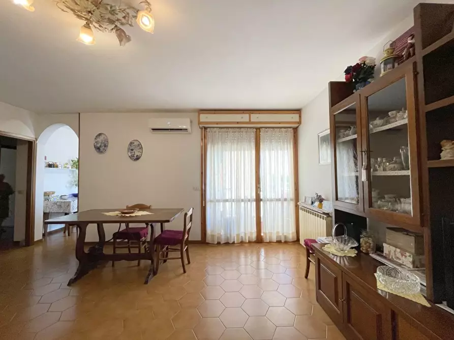 Immagine 2 di Appartamento in vendita  a Camaiore