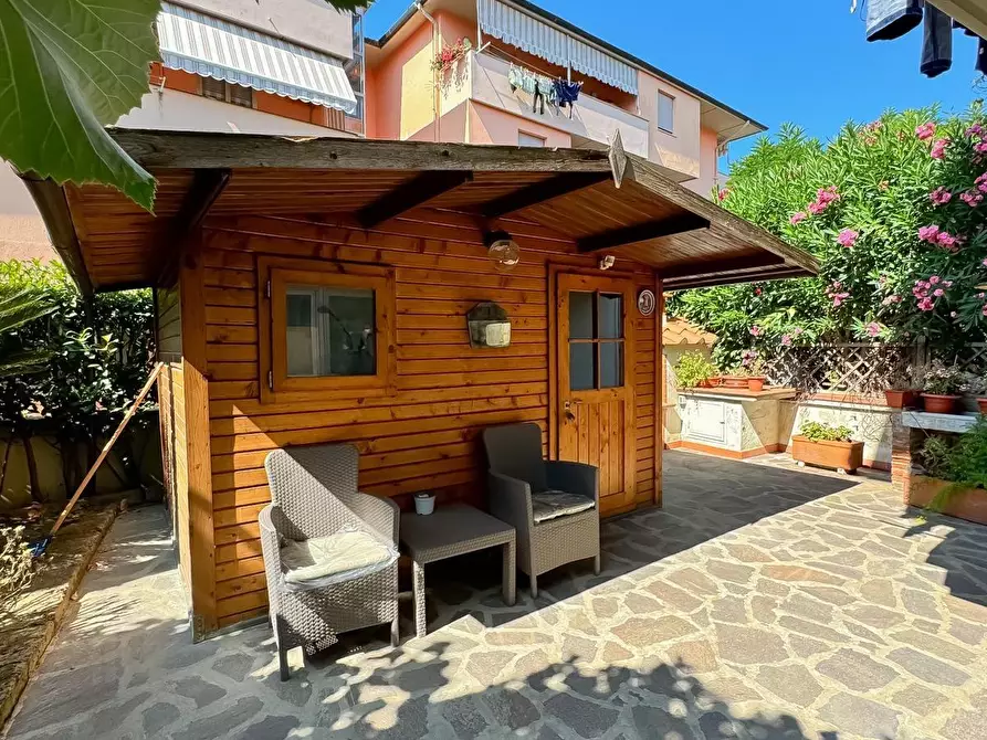 Immagine 4 di Villa in vendita  a Pisa