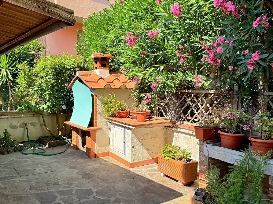 Immagine 6 di Villa in vendita  a Pisa