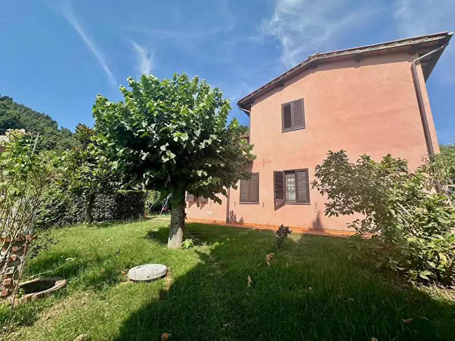 Immagine 1 di Villa in vendita  a Capannori