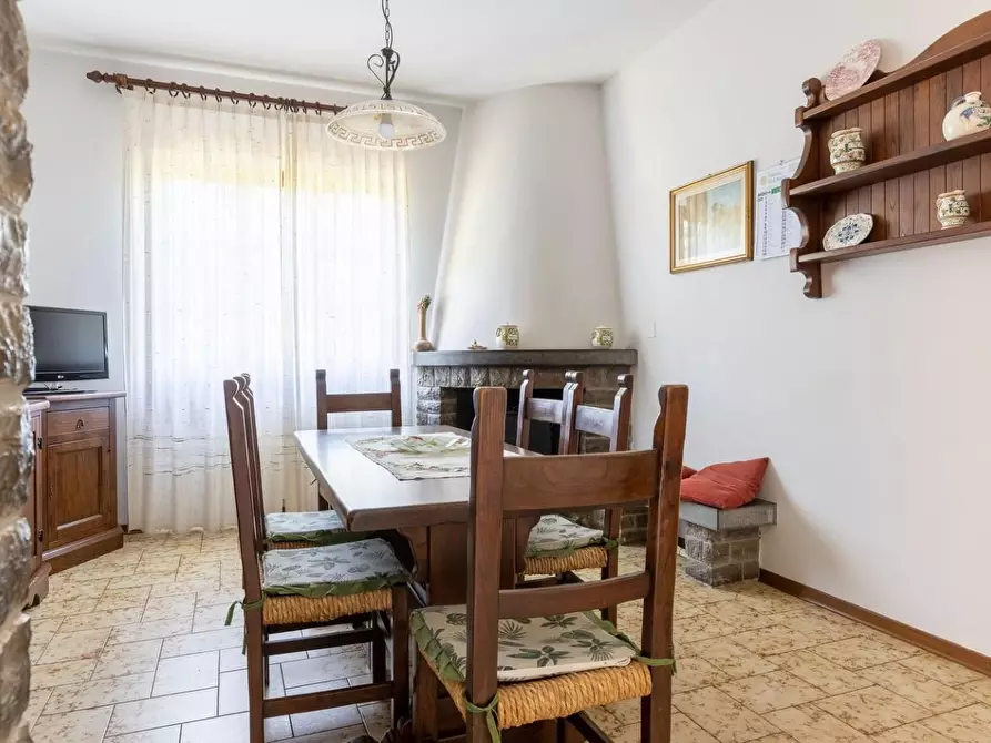 Immagine 7 di Villa in vendita  a Camaiore