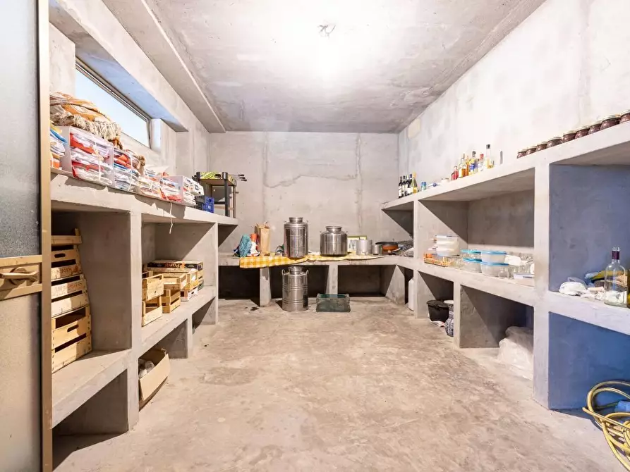 Immagine 23 di Villa in vendita  a Camaiore