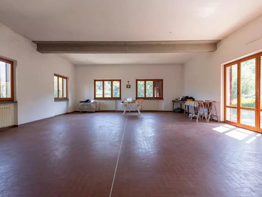 Immagine 8 di Villa in vendita  a Camaiore