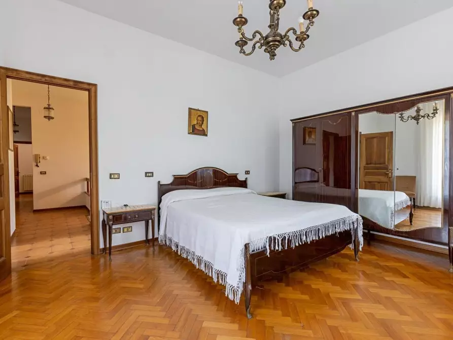 Immagine 15 di Villa in vendita  a Camaiore