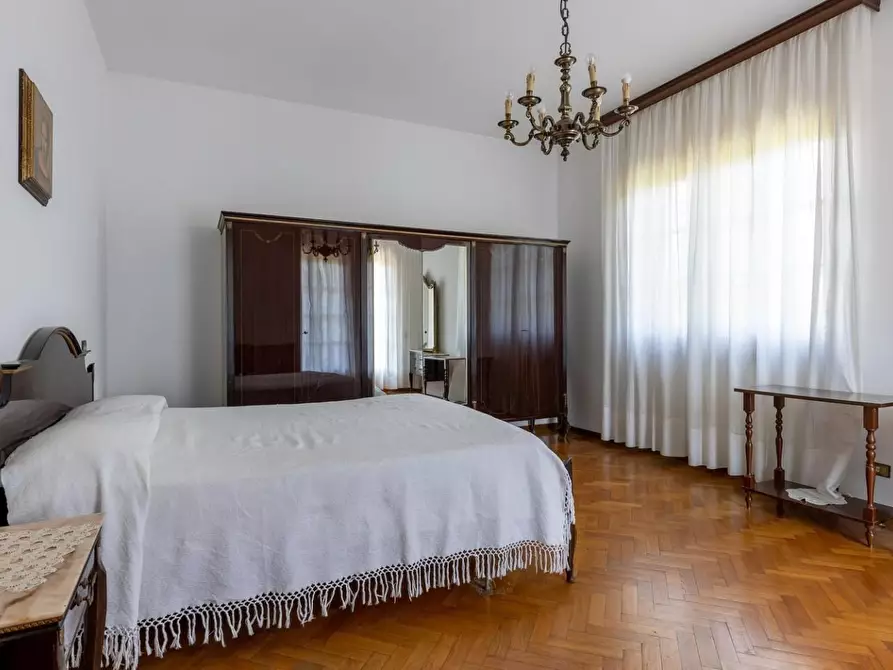 Immagine 14 di Villa in vendita  a Camaiore