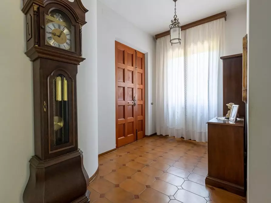 Immagine 5 di Villa in vendita  a Camaiore