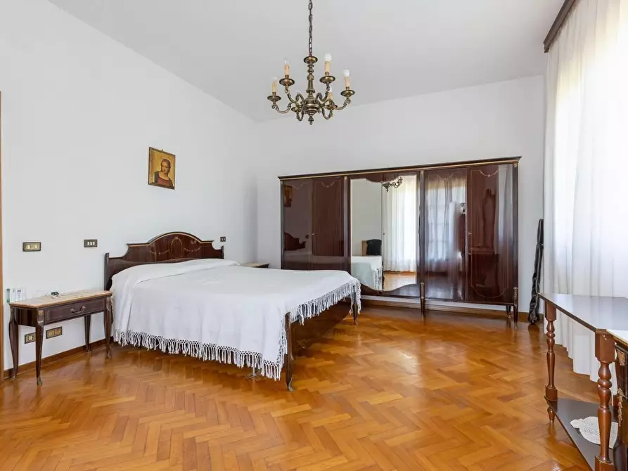 Immagine 18 di Villa in vendita  a Camaiore