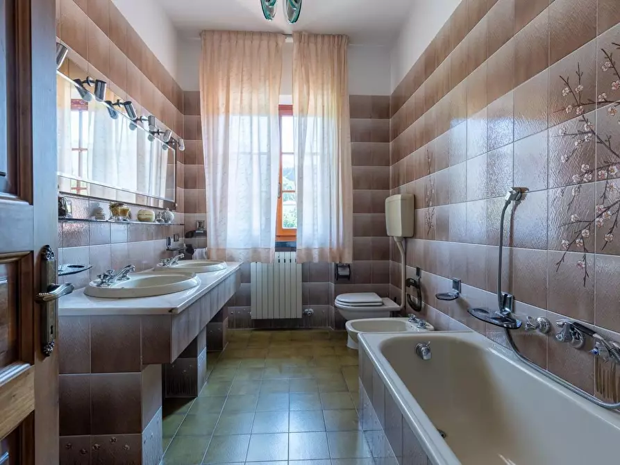 Immagine 20 di Villa in vendita  a Camaiore