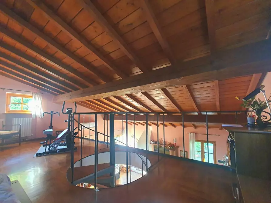 Immagine 3 di Villa in vendita  a Lucca