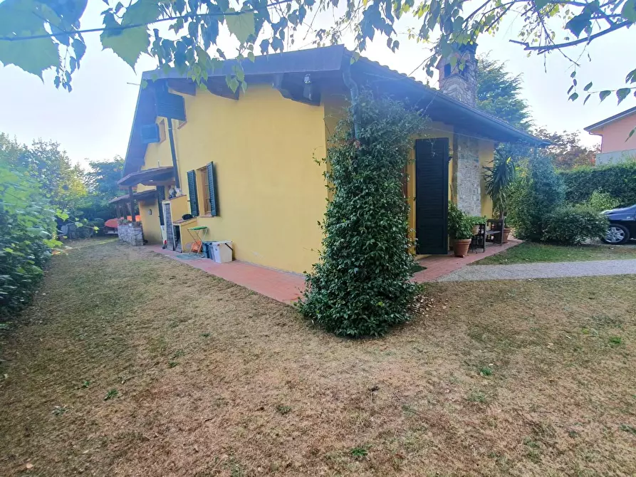 Immagine 61 di Villa in vendita  a Lucca