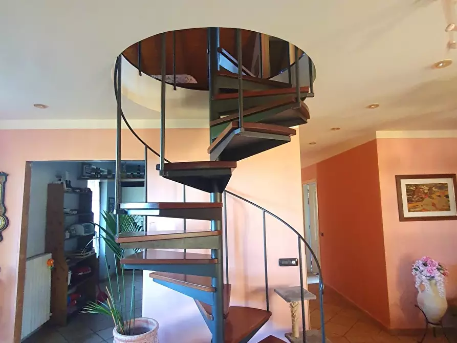 Immagine 18 di Villa in vendita  a Lucca