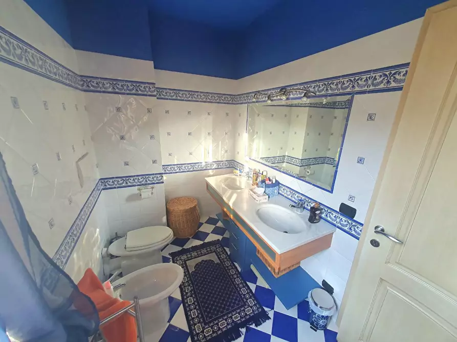 Immagine 43 di Villa in vendita  a Lucca