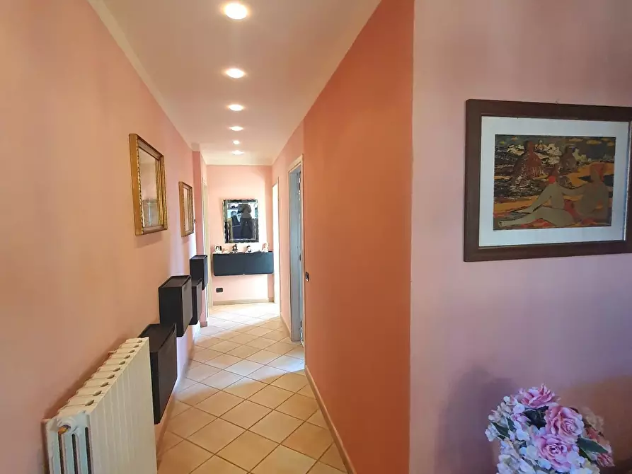 Immagine 42 di Villa in vendita  a Lucca