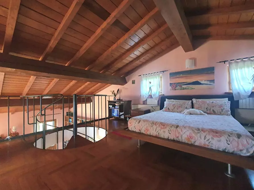 Immagine 22 di Villa in vendita  a Lucca