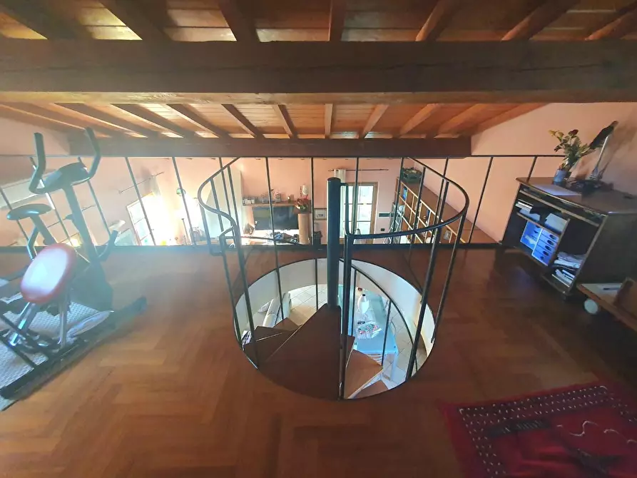 Immagine 19 di Villa in vendita  a Lucca