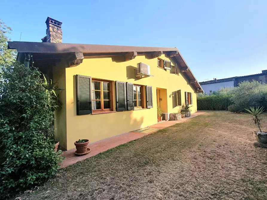 Immagine 58 di Villa in vendita  a Lucca