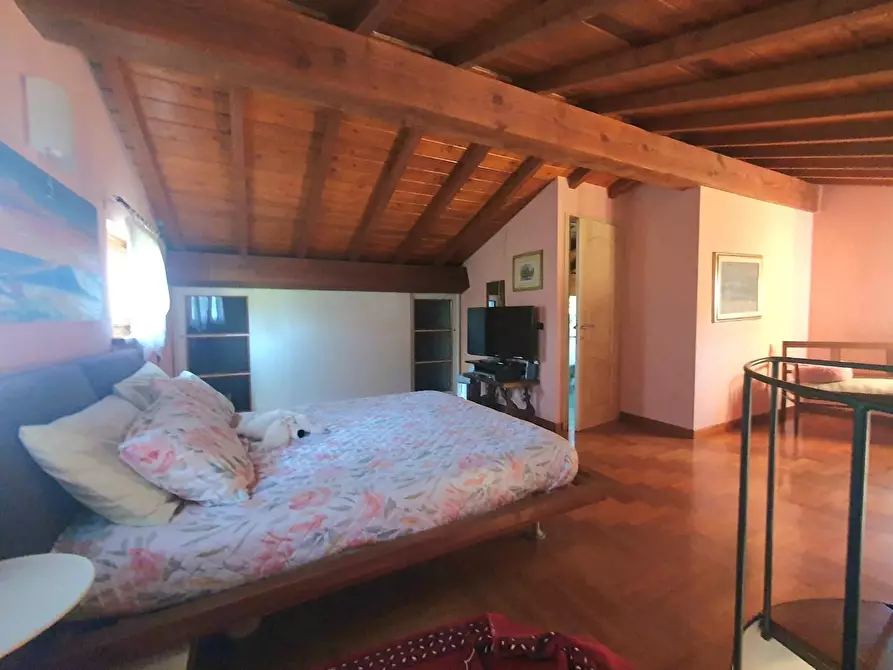 Immagine 23 di Villa in vendita  a Lucca