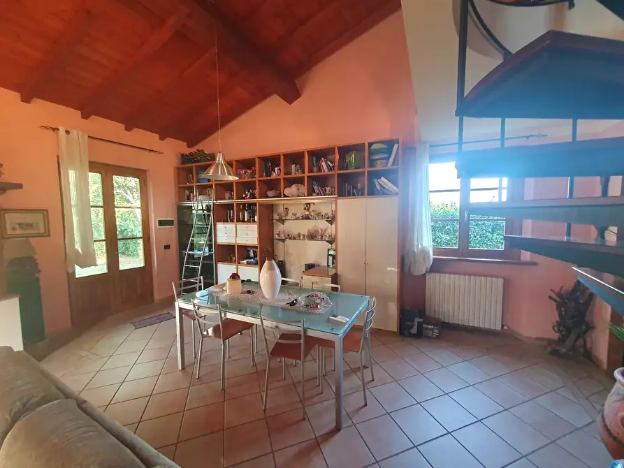 Immagine 12 di Villa in vendita  a Lucca