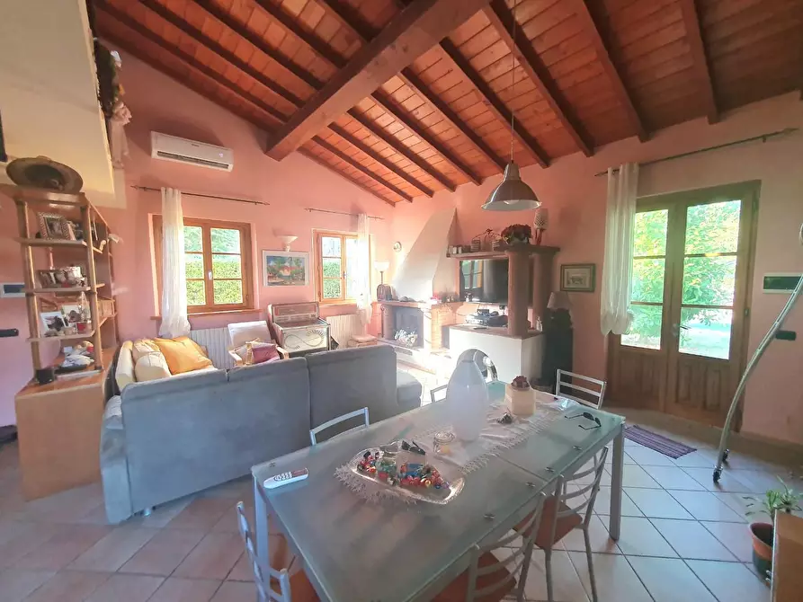 Immagine 7 di Villa in vendita  a Lucca