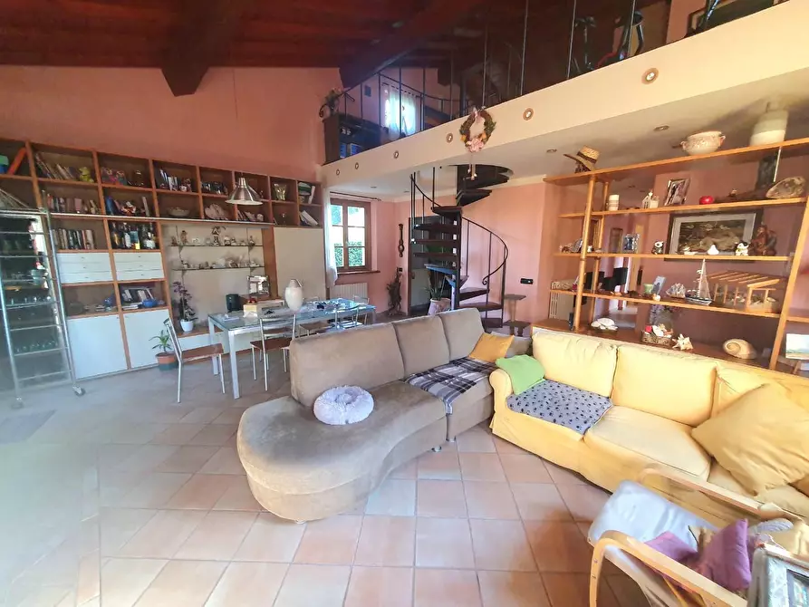 Immagine 9 di Villa in vendita  a Lucca