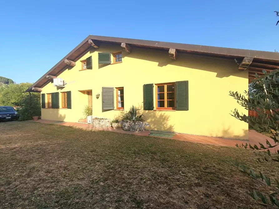 Immagine 59 di Villa in vendita  a Lucca