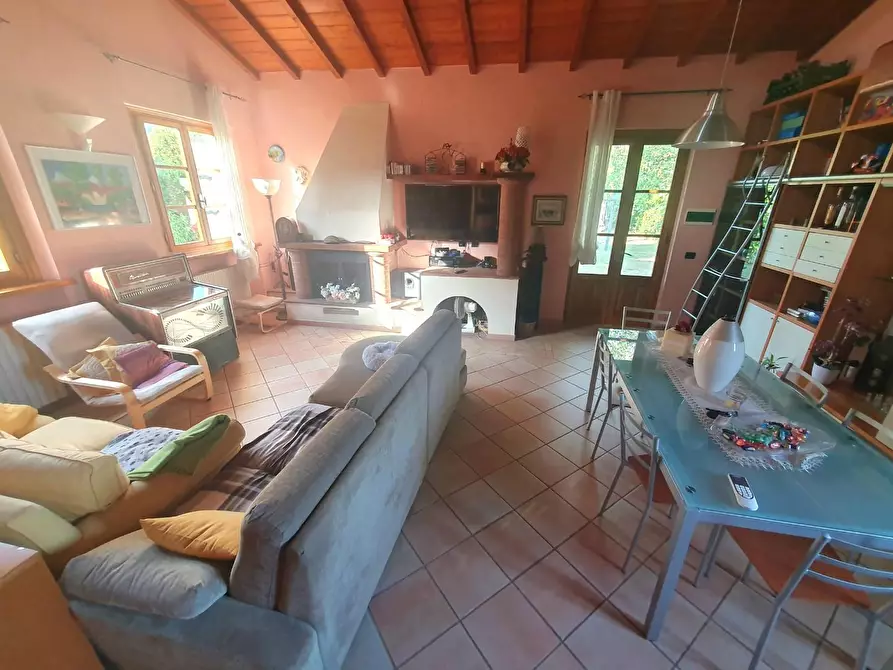 Immagine 6 di Villa in vendita  a Lucca