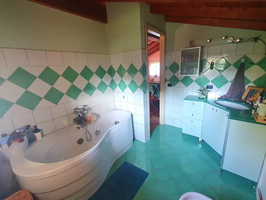 Immagine 38 di Villa in vendita  a Lucca