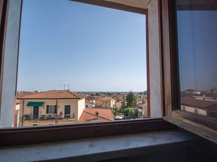 Immagine 26 di Appartamento in vendita  a Massa