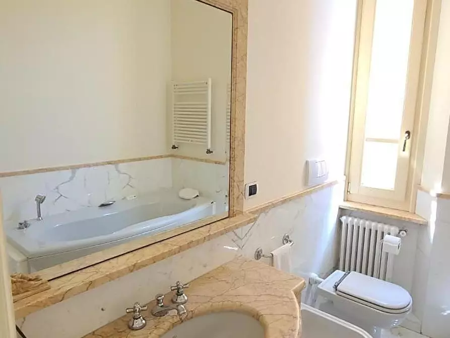 Immagine 21 di Appartamento in affitto  a Pietrasanta