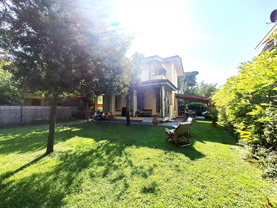 Immagine 31 di Casa indipendente in vendita  a Massa