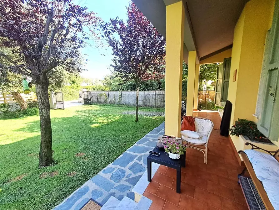 Immagine 28 di Casa indipendente in vendita  a Massa