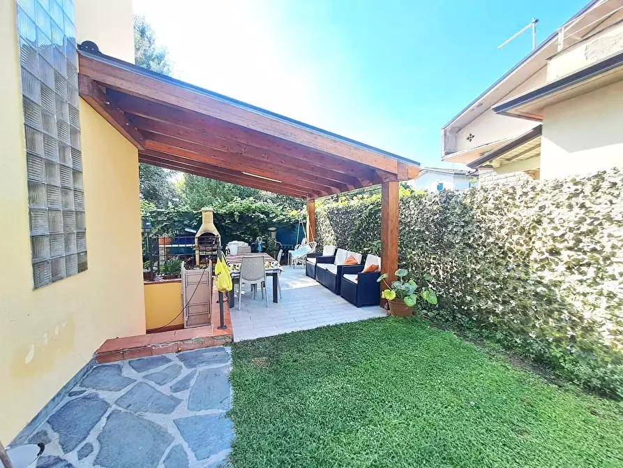 Immagine 29 di Casa indipendente in vendita  a Massa