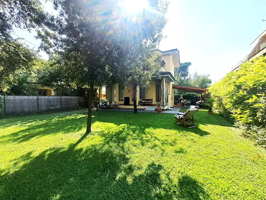 Immagine 30 di Casa indipendente in vendita  a Massa