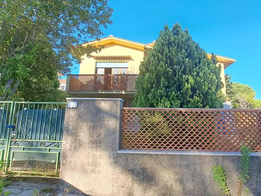 Immagine 1 di Villa in vendita  a Rosignano Marittimo