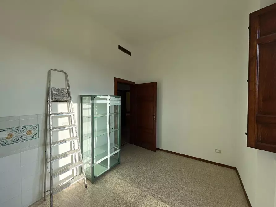 Immagine 26 di Villa in vendita  a Lucca