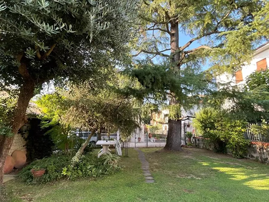 Immagine 49 di Villa in vendita  a Lucca