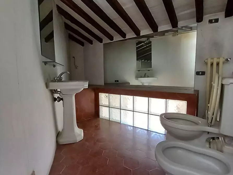 Immagine 28 di Palazzo in vendita  a Pisa