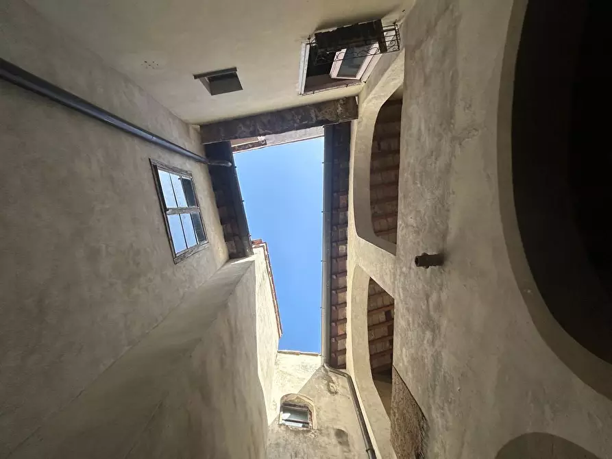 Immagine 25 di Palazzo in vendita  a Pisa