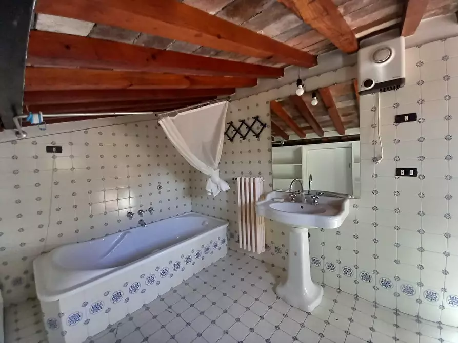 Immagine 22 di Palazzo in vendita  a Pisa