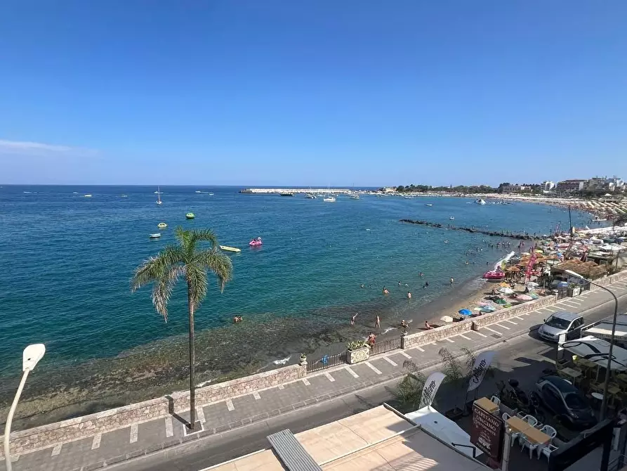 Immagine 1 di Appartamento in vendita  a Giardini-Naxos