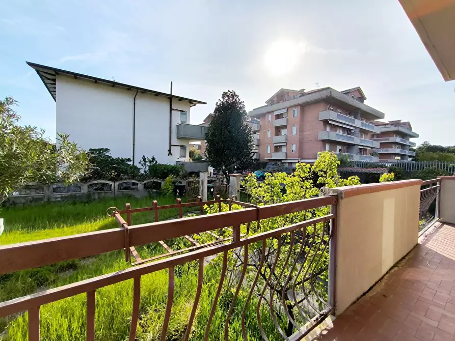 Immagine 11 di Appartamento in vendita  a Carrara