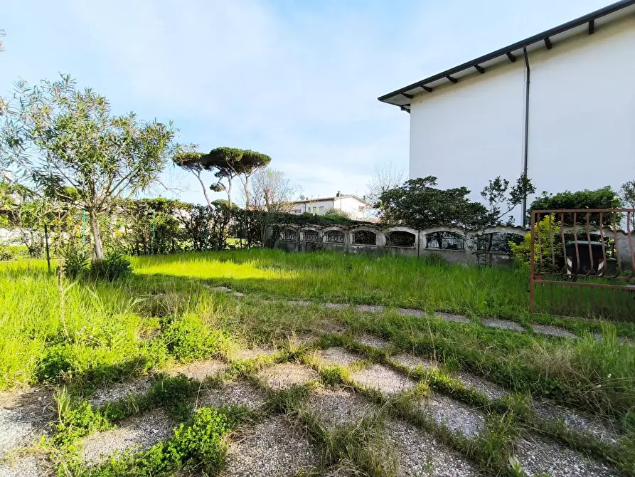 Immagine 26 di Appartamento in vendita  a Carrara