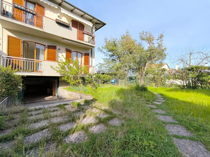 Immagine 2 di Appartamento in vendita  a Carrara