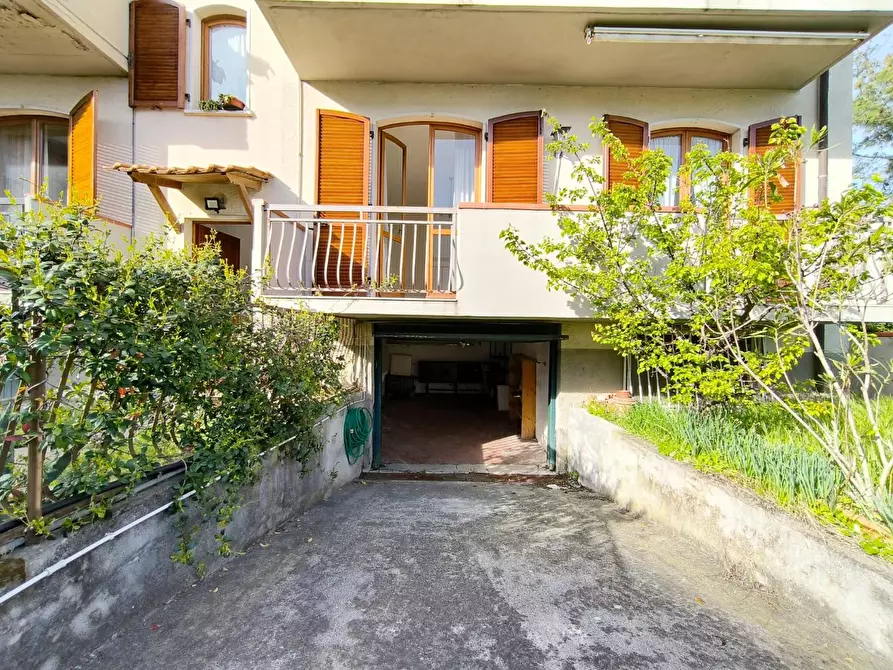 Immagine 3 di Appartamento in vendita  a Carrara