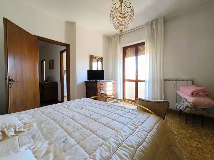 Immagine 17 di Appartamento in vendita  a Carrara