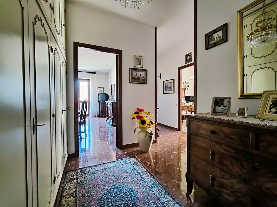 Immagine 10 di Appartamento in vendita  a Carrara