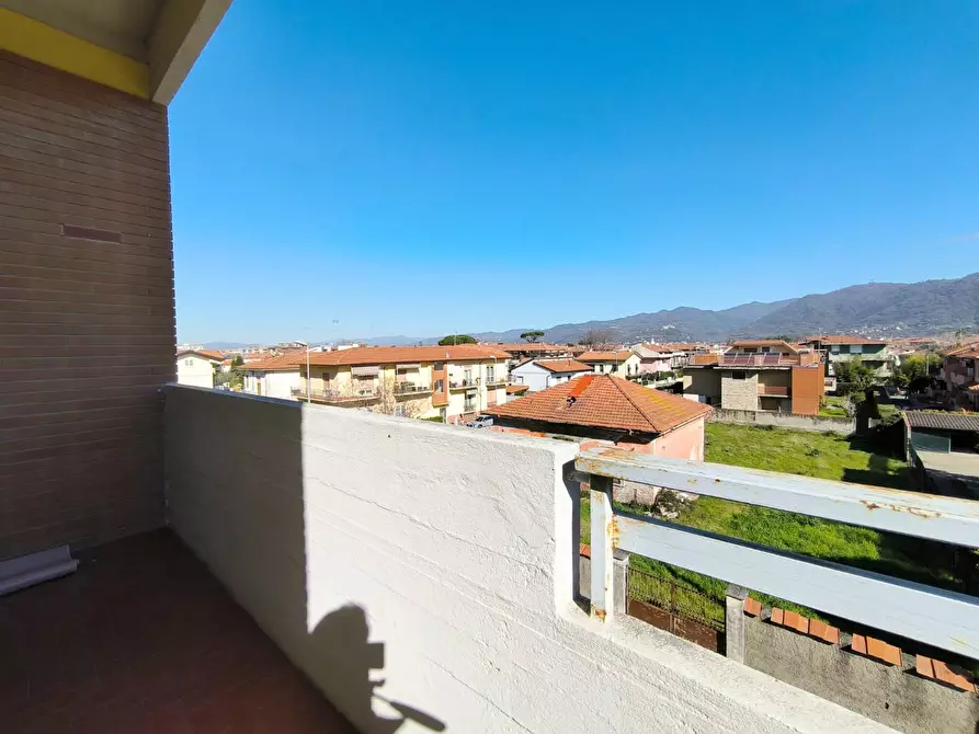 Immagine 19 di Appartamento in vendita  a Carrara