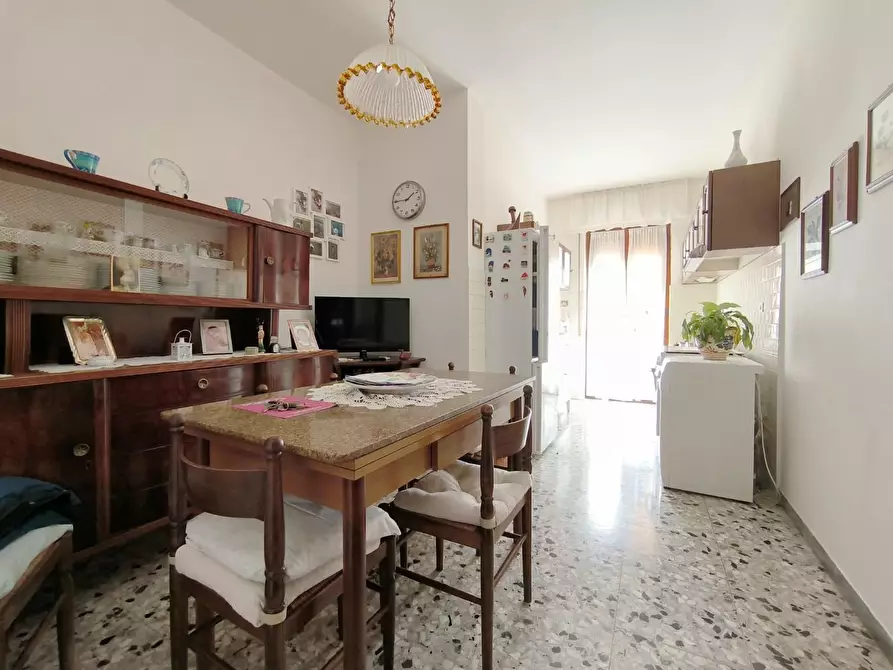 Immagine 12 di Appartamento in vendita  a Carrara